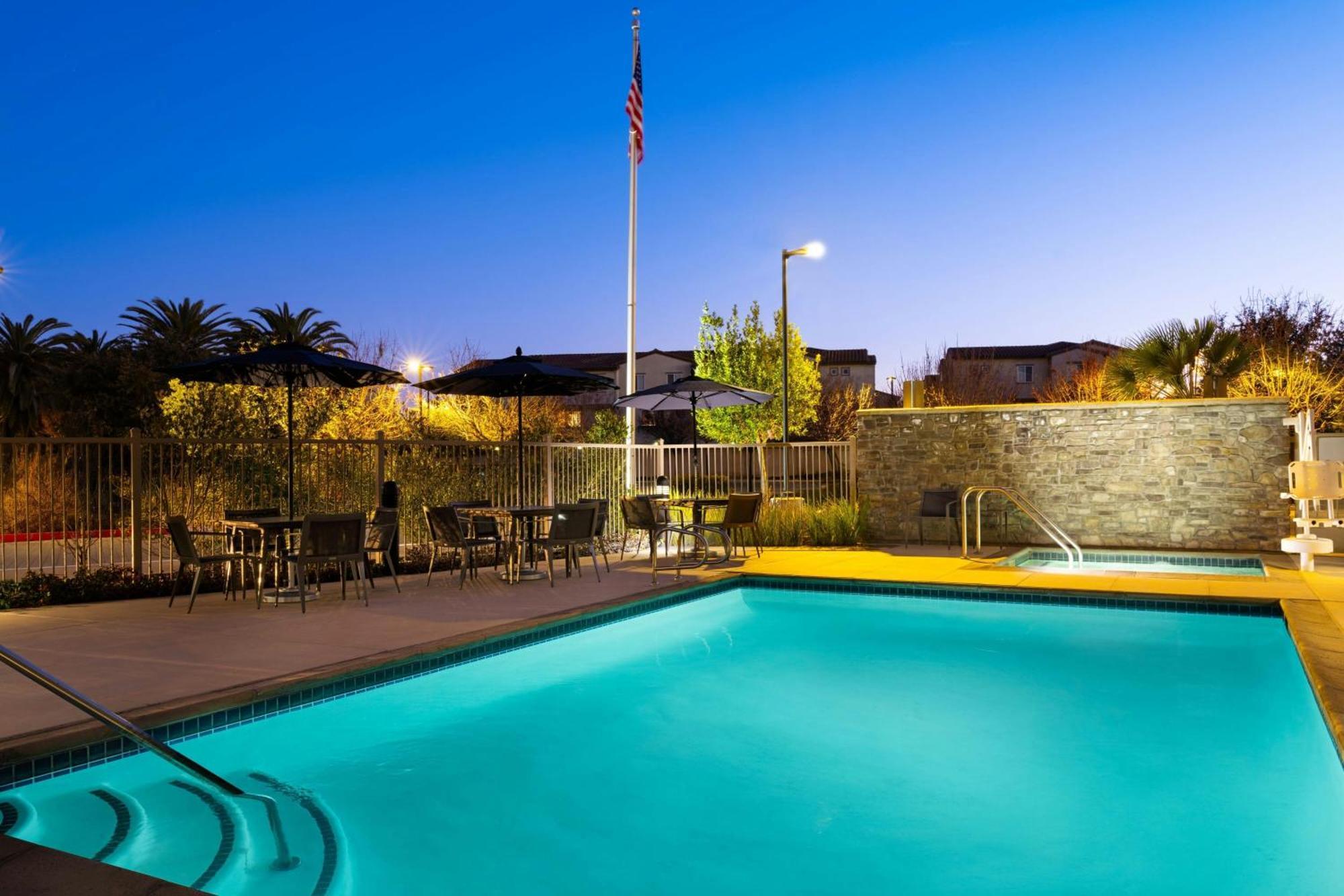 Courtyard By Marriott Sunnyvale Silicon Valley Exterior foto